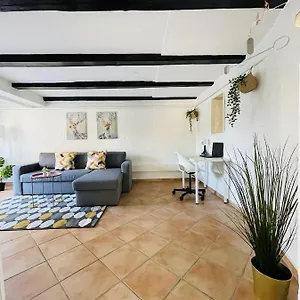 Aday - Charming With Terrace Lejlighed